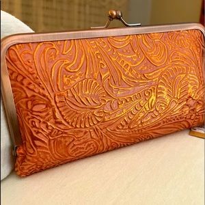 PATRICIA NASH NWT MTLCFRST EVERLY BURNT CORAL WALLET BEAUTIFUL NEW SPRING COLOR